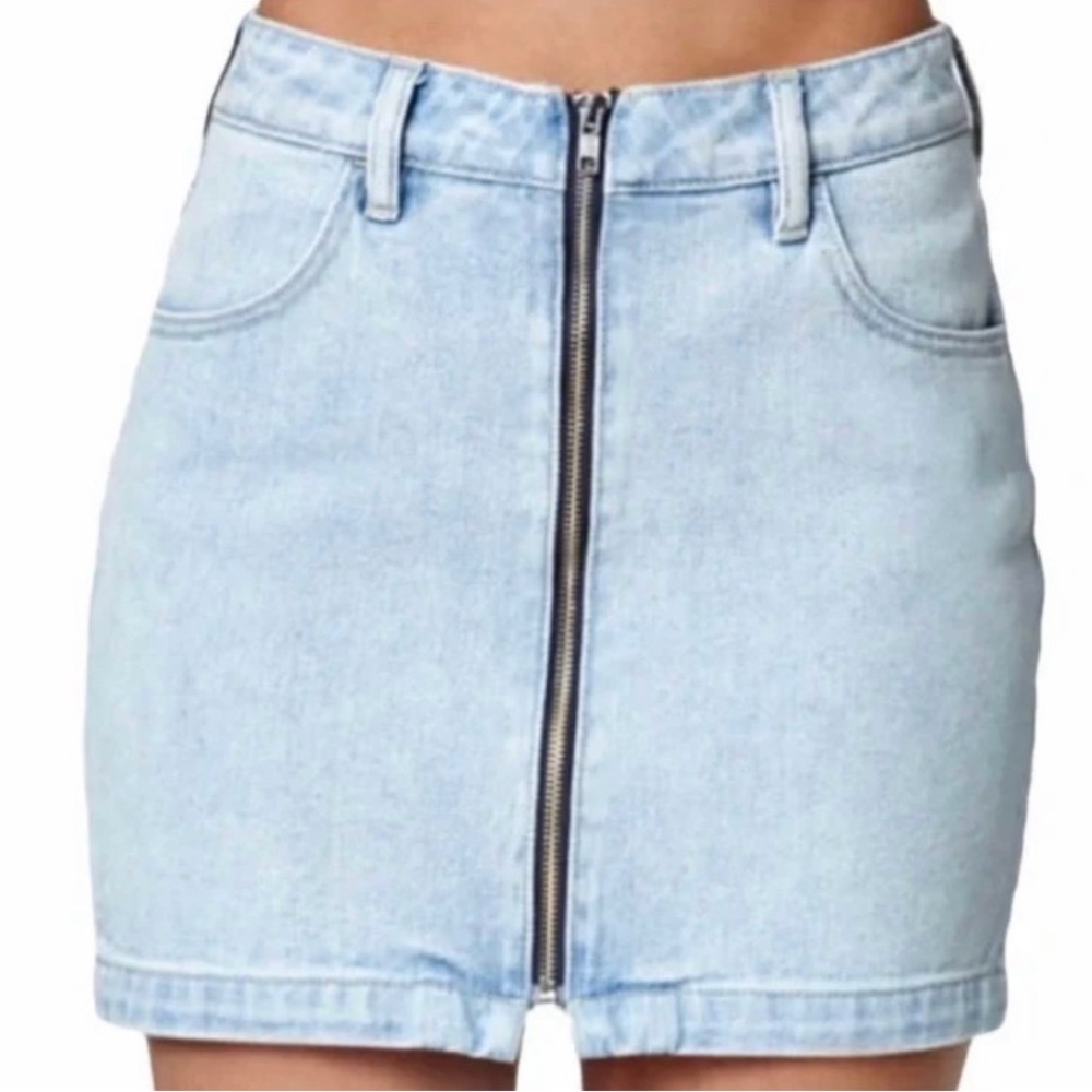 Kendall & Kylie Zip Front Denim Skirt. Size 24